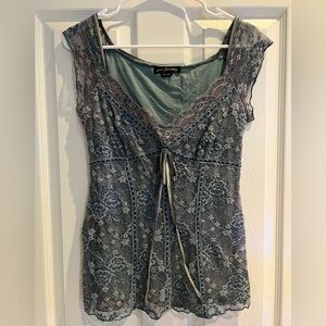 Cute stretchy lace top in good condition.